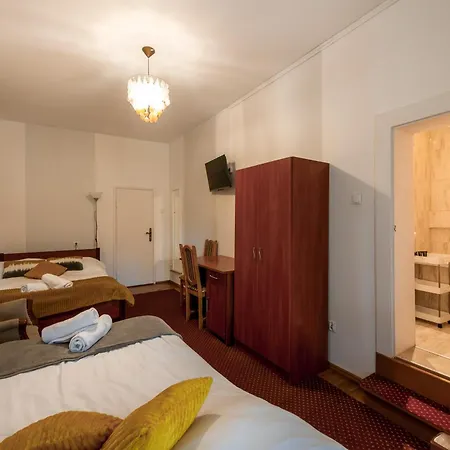 Goscinne Tylice Bed & Breakfast 3*